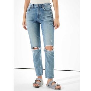 American eagle high rise distressed light wash mom jeans sz 16 NEW
